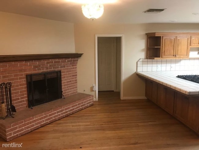 Building Photo - 4 br, 2 bath House - 821 Diamond Circle