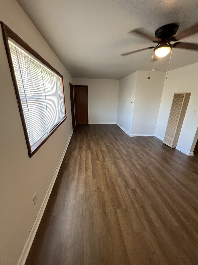 Building Photo - 604 Kaw St