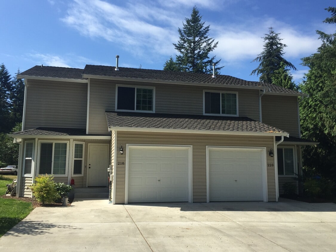 218 SW Moorea Ln, Port Orchard, WA 98366 Townhome Rentals in Port