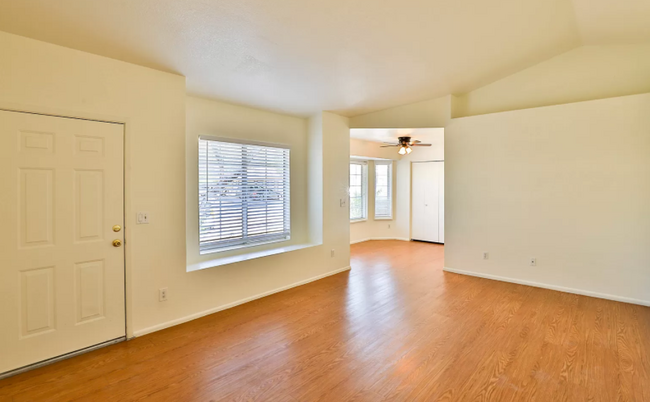 Foto del edificio - 8520 W Palm Ln