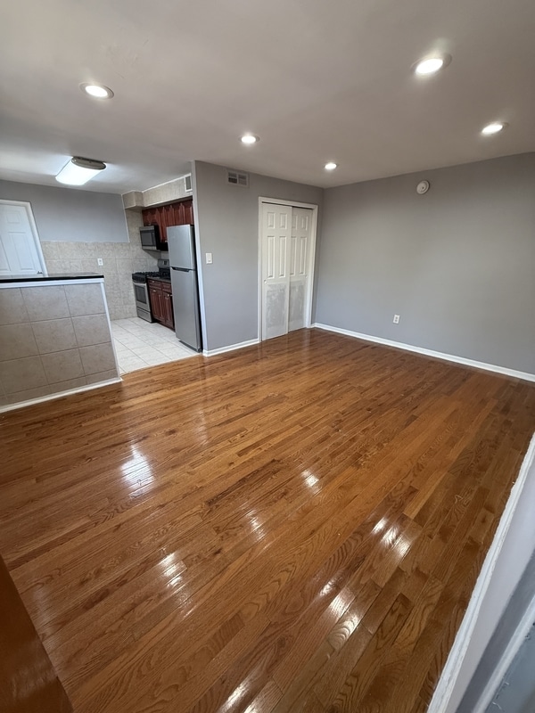 Foto del edificio - 4132 Longshore Ave
