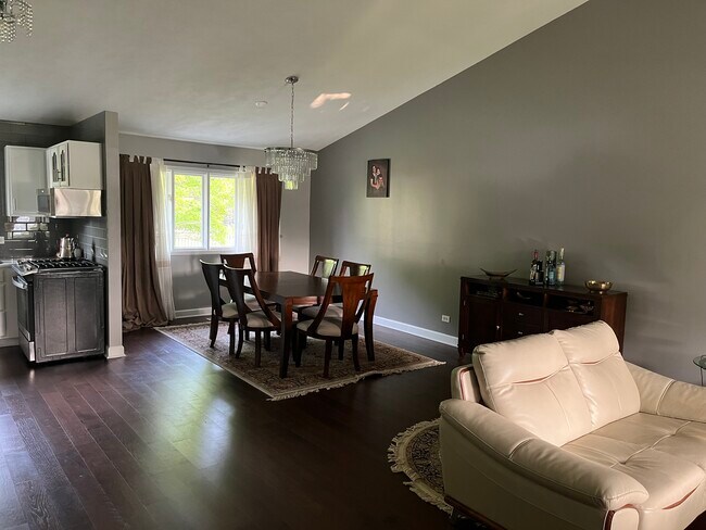 Foto del edificio - 121 Millis Ln