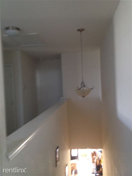 Building Photo - 303 Luna Vista Dr