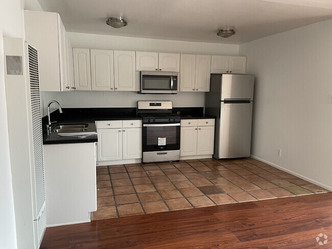 Building Photo - 623 Westbourne Dr