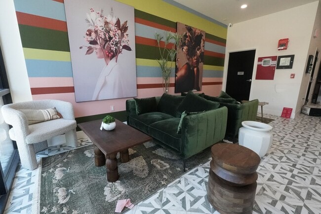 Interior Photo - Orion 1192 35th