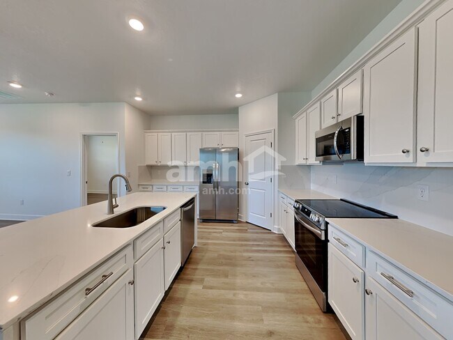 Building Photo - 37812 Dusty Saddle Ln