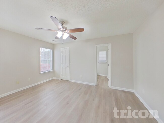 Foto del edificio - 121 Green Rose Rd