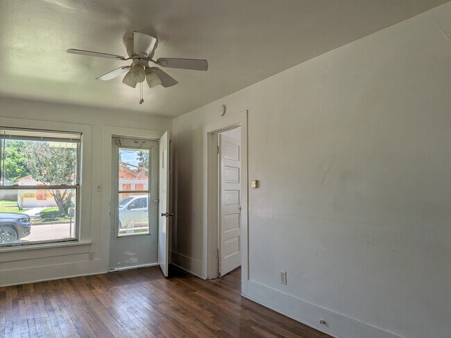 Foto del edificio - 207 3rd Ave NW