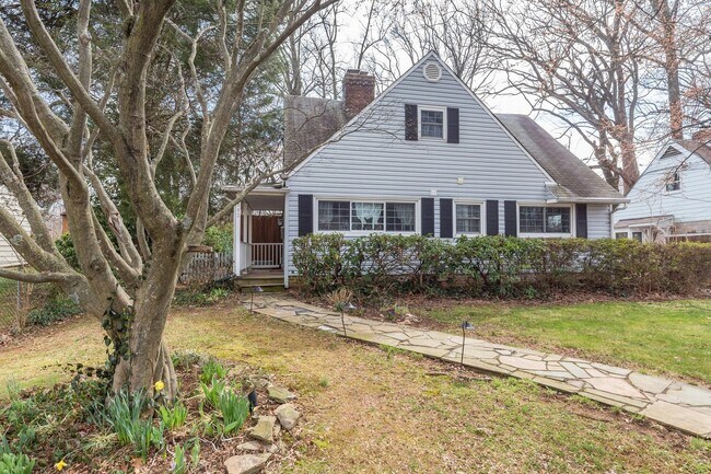 Building Photo - Memorable 4 BR/2 BA Single Family in Wheat...