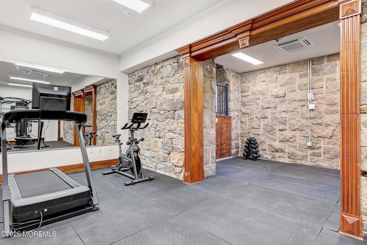 Building Photo - 179 Chelsea Ave