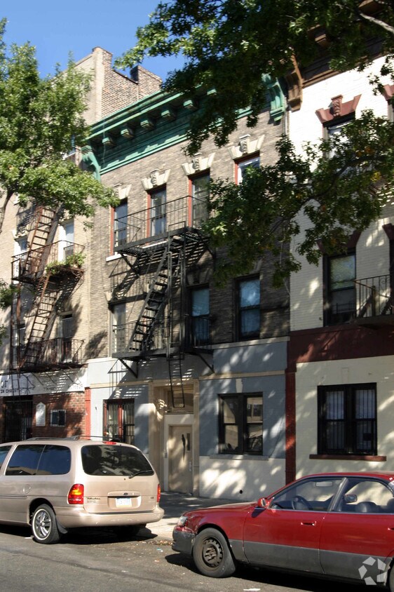 Foto principal - 227 Troy Ave