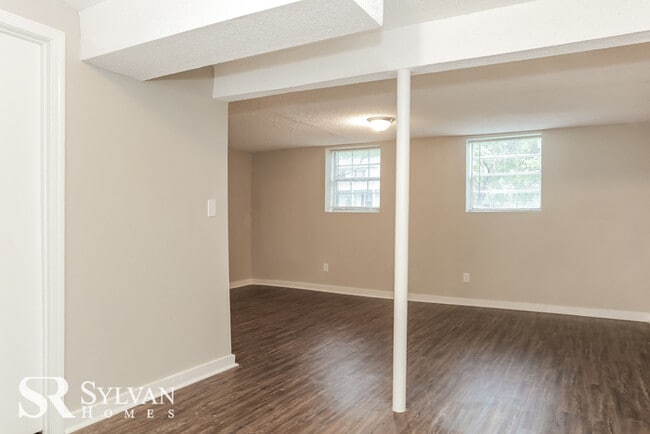 Building Photo - 4BR 2BA Riverdale brick home