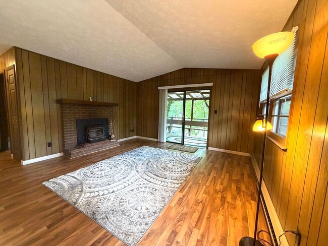 Building Photo - East Asheville - Leafy, Quiet, Convenient!