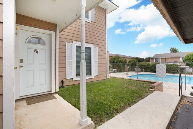 Building Photo - 7322 Oak Manor Dr