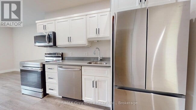 Photo du bâtiment - 39 1st Ave S