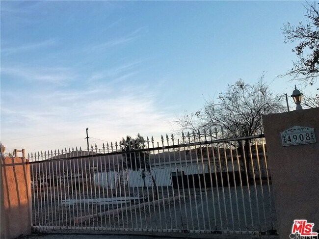 Foto del edificio - 4908 Fort Tejon Rd