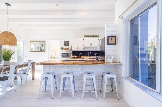 Building Photo - 3117 Fernwood Dr