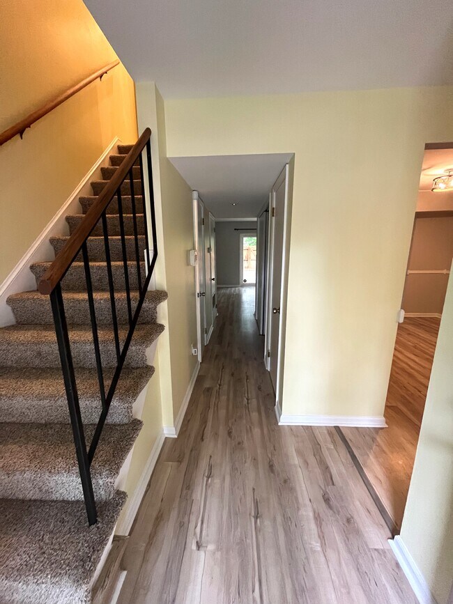 Entrada - 1035 Willow Green Dr