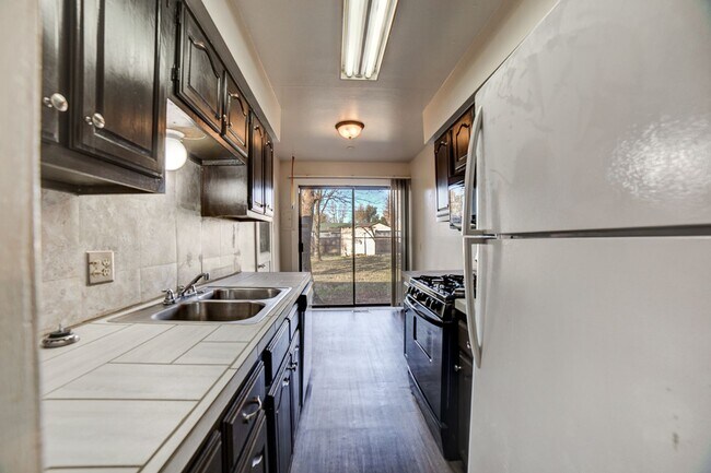 Foto del edificio - COMING SOON 3 bed 1 bath!