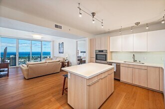 Building Photo - 888 Kapiolani Blvd