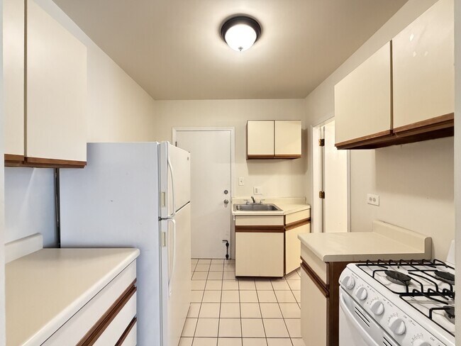 Foto del edificio - 814 W Cornelia Ave