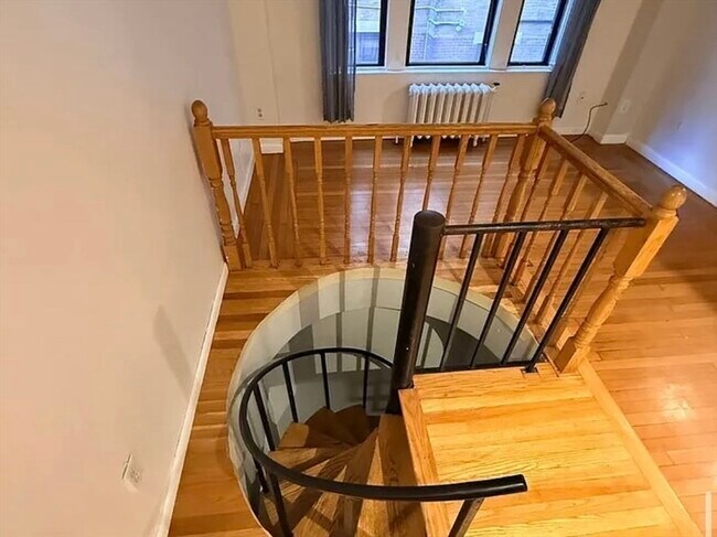 Foto del edificio - 466 Park Dr