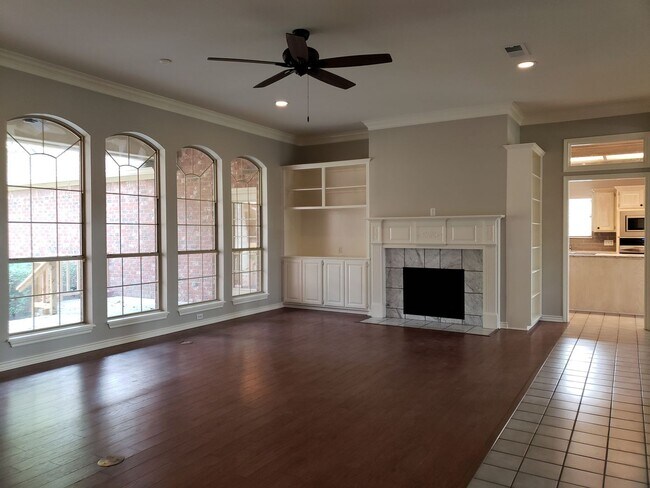 Foto del edificio - 3106 Lake Forest Dr
