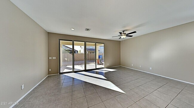 Foto del edificio - beautiful 3ba 2bth Laveen home