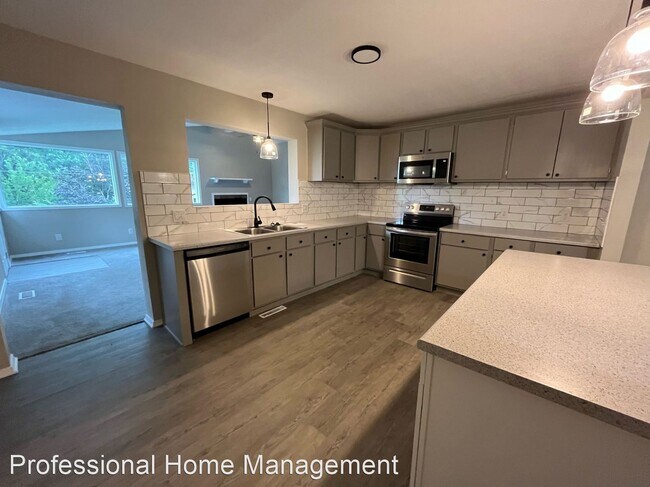 Foto del edificio - 4 br, 3 bath House - 320 N Ward Pkwy