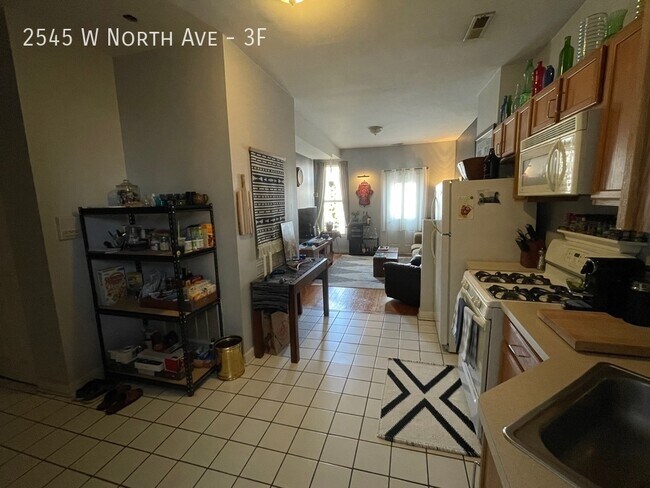 Building Photo - Charming 1 Bedroom Apartment in Great Buck...