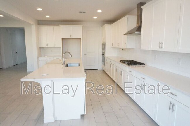 Foto del edificio - 40562 W Michaels Dr