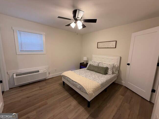 Foto del edificio - 1020 College Ave