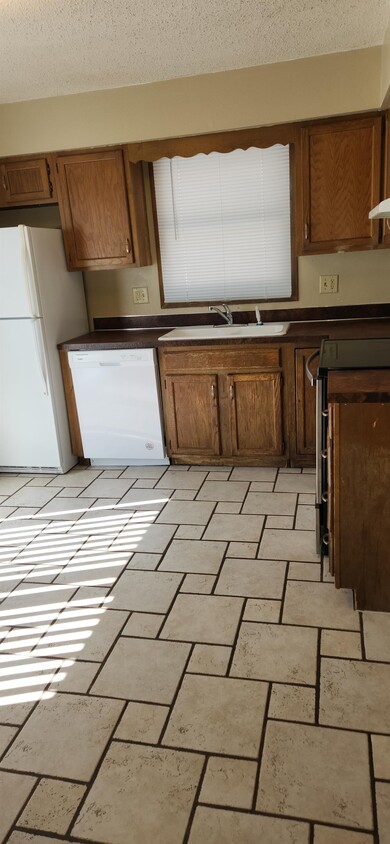 Primary Photo - 720 Crystal St