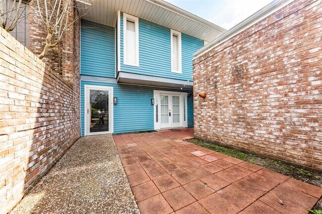 Building Photo - 8 Dorado Dr