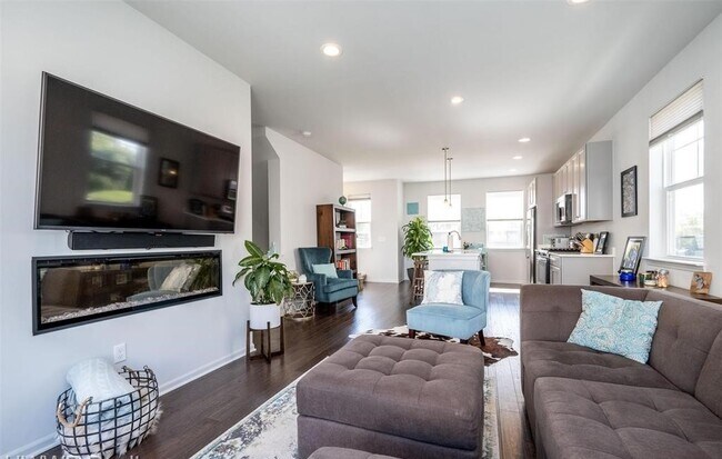 Living Room - 2500 Normandy Rd