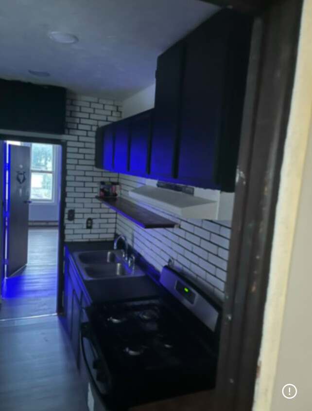 Reconstructed kitchen with new stove and new fridge - 534 Hamilton St