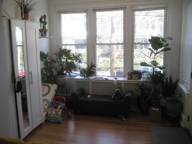 Building Photo - 512 S Melville St