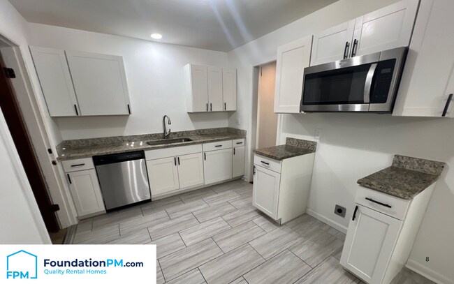 Building Photo - 1749 Cornelia Ln