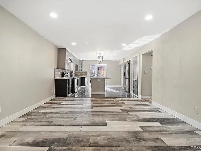 Foto del edificio - 7050 W Cedar Ave