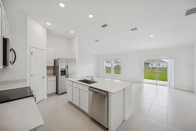 Foto del edificio - 4718 Golden Knight Blvd