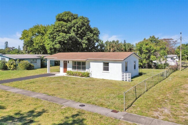 Foto del edificio - 3431 NW 5th Pl