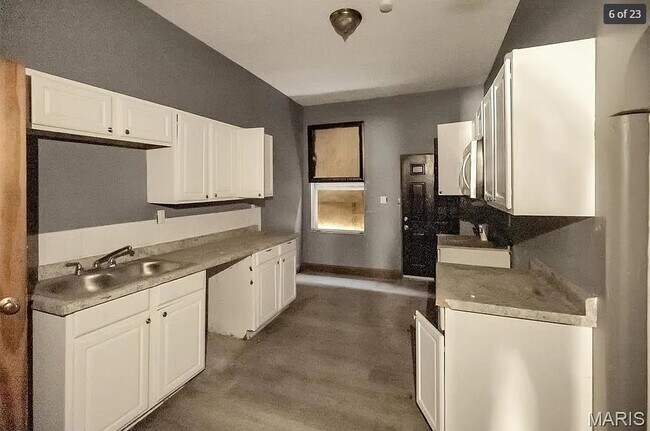 Building Photo - 2648 California Ave