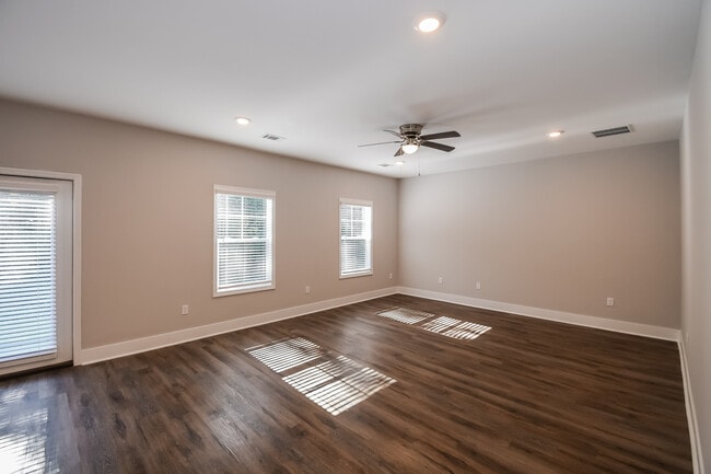 Foto del edificio - 67 Greyfield Dr