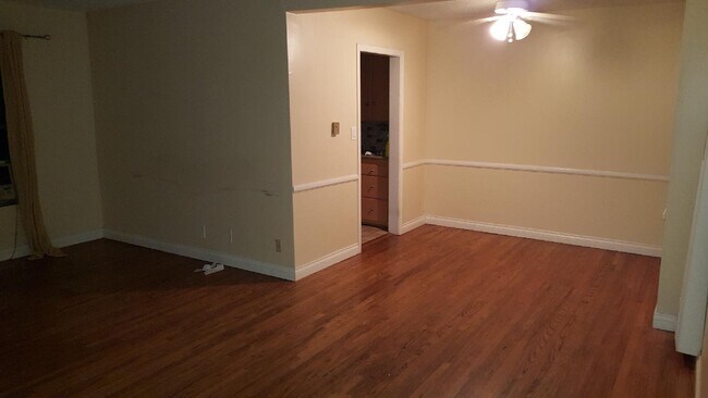 Building Photo - 5837 Carlton Way