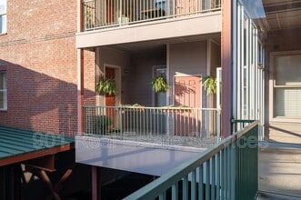 21 Mina Ave