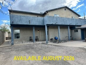 Building Photo - 1010 E Elm St