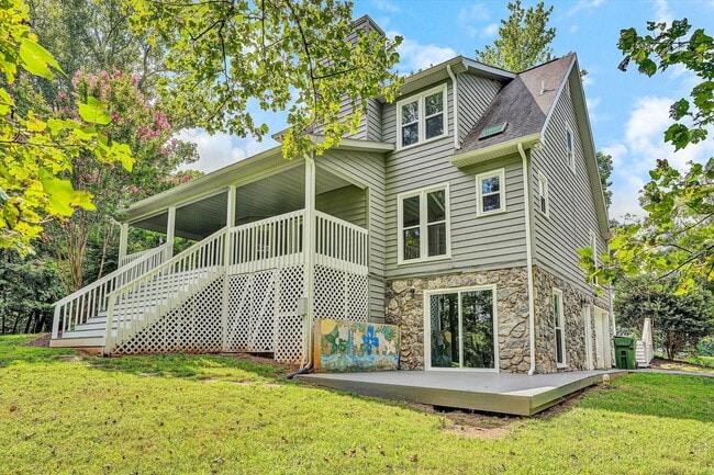 Building Photo - Beautiful home in Chestnut Creek
