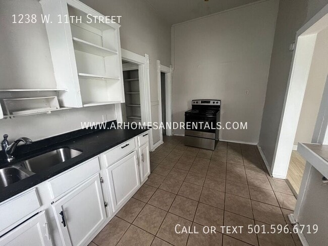 Building Photo - 1238 W 11th St