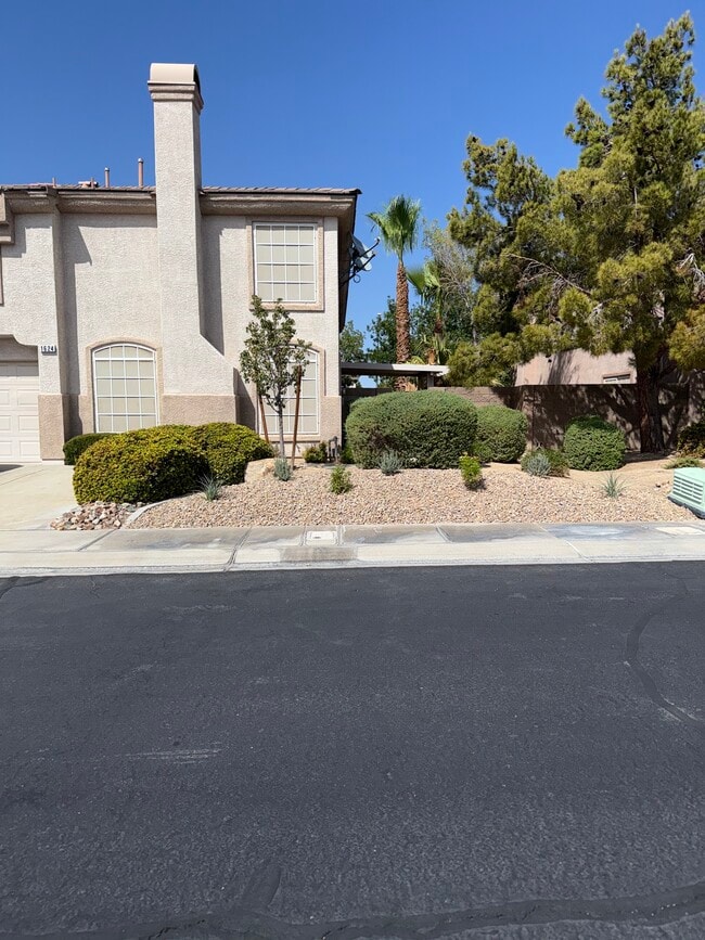 Building Photo - 1624 Coyote Run Dr