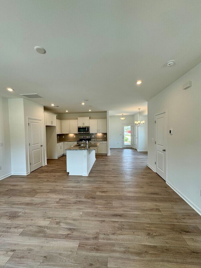 Foto del edificio - Brand New Townhome in Pringle Town